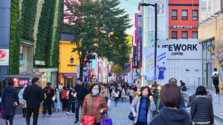 죽다 살아난 거리, 명동의 부활